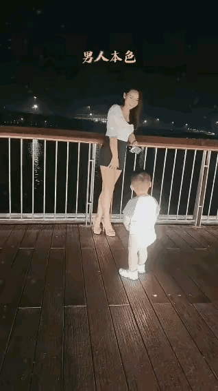 小男孩都知道，漂亮小姐姐可爱，直接奔现。