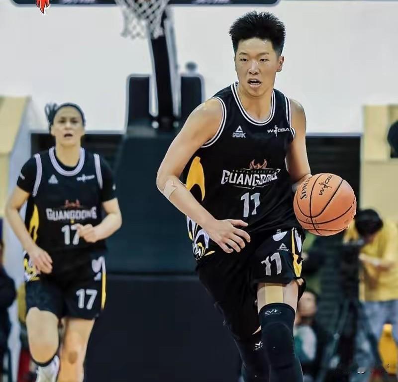 不怕被喷，黄思静有机会成为女篮国家队主教练！WCBA常规赛刚刚结束了一场比赛，东