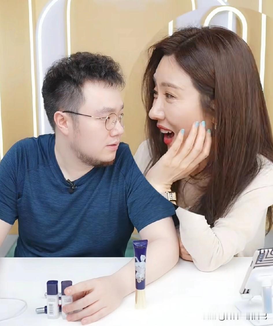 如果巴图混的不好，英达还会理他吗？巴图在直播的时候，公屏上忽然有英达的留言:我