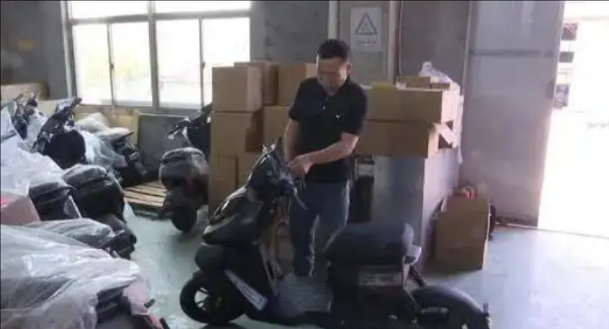 离了个大谱！江苏盐城，男子为了赚快钱，加盟一电动车品牌，可没想到，半年时间只卖了