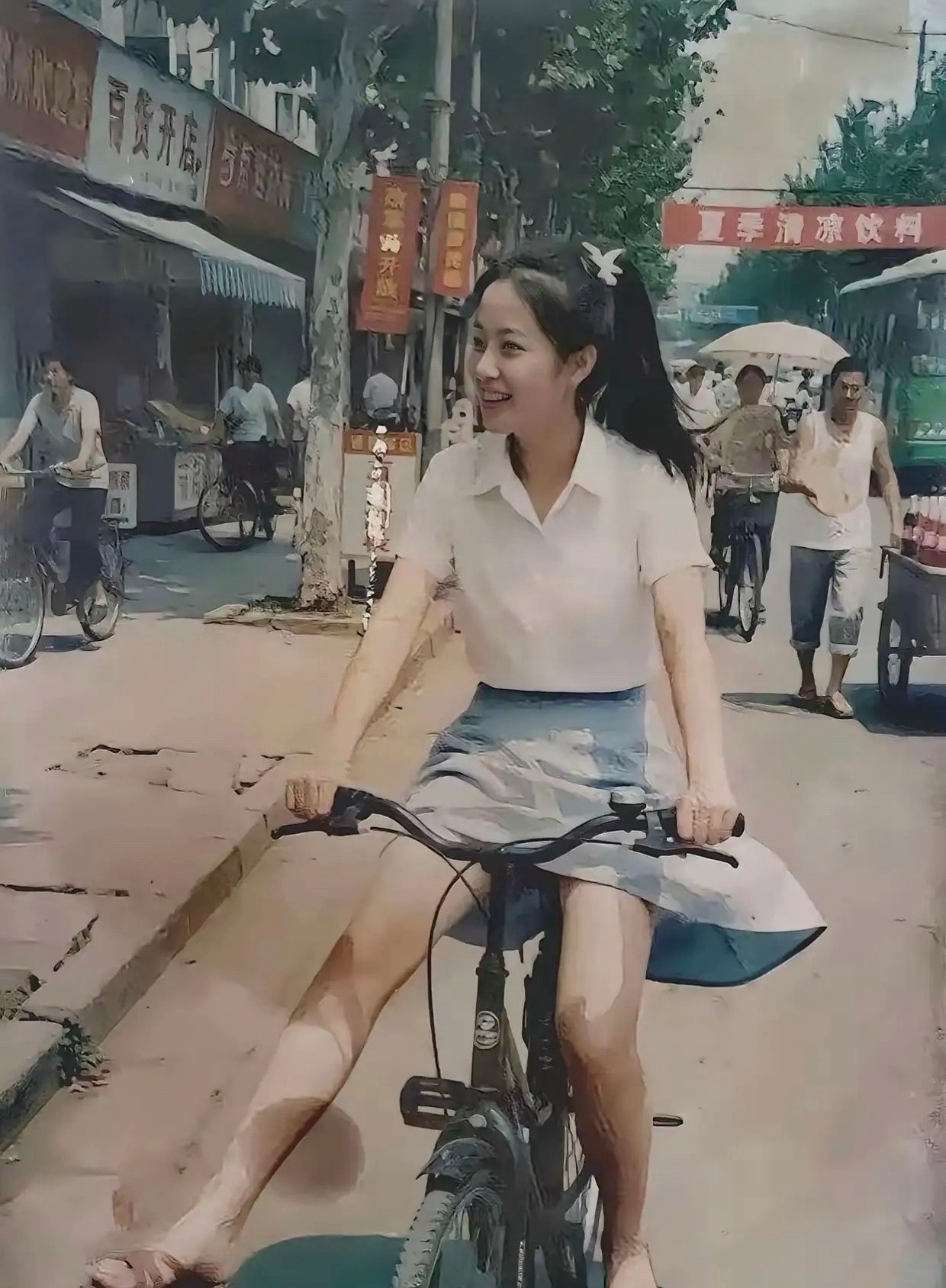 98年的女生，放到现在也算大美女吧！