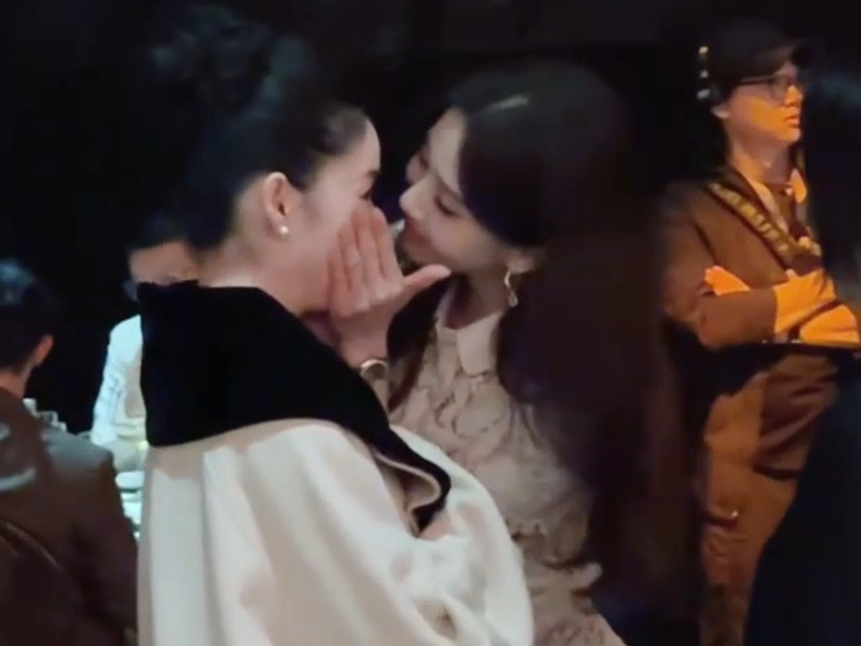 姐，你就这么勾引吧求你来撩撩我吧