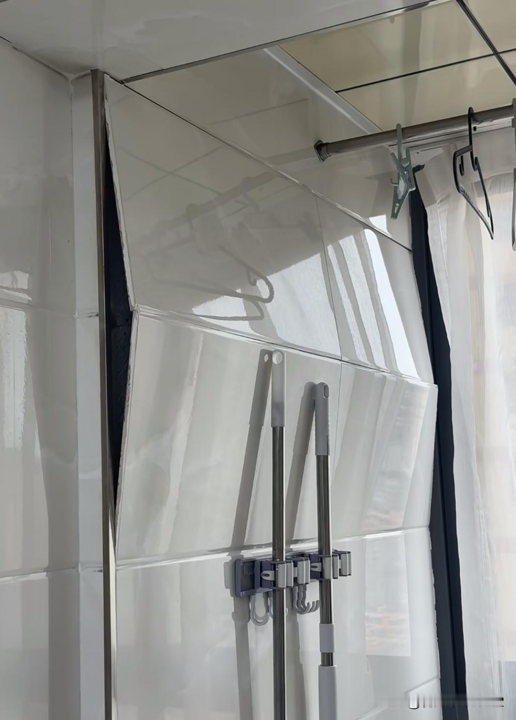 春节一回来天塌了呜呜呜呜瓷砖要掉了！（还好没掉，撑到了我回来，万幸）赶紧