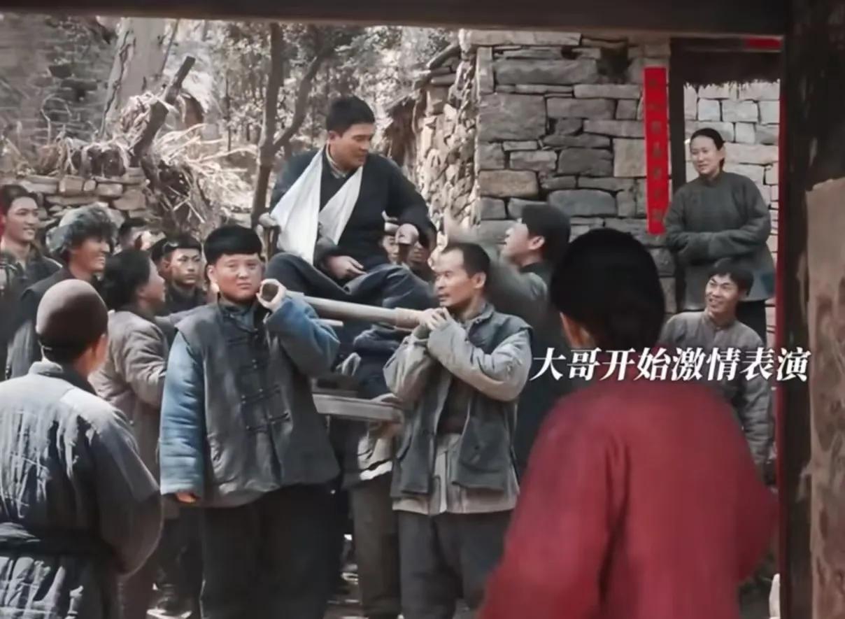 自从大脚救了杜先生以后，绣绣大哥就崇拜上自己这个妹夫了，大脚觉得自己身上的伤