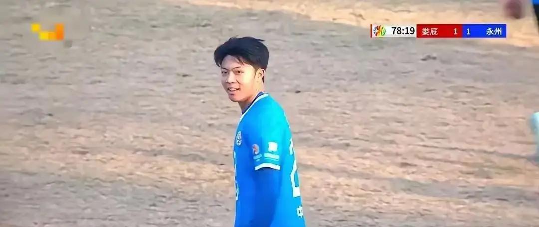 倒挂金钩扳平，扑出两记点球——永州队门将唐嘉年用82%的扑救率，硬生生扛起一支首