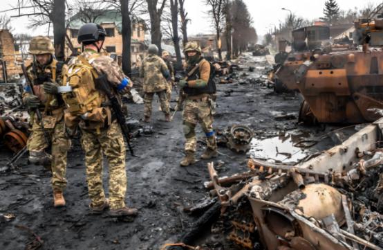 俄乌战火烧了1000多天，美国终于品出不对劲了！原来中国三年前就选对了，当初他们