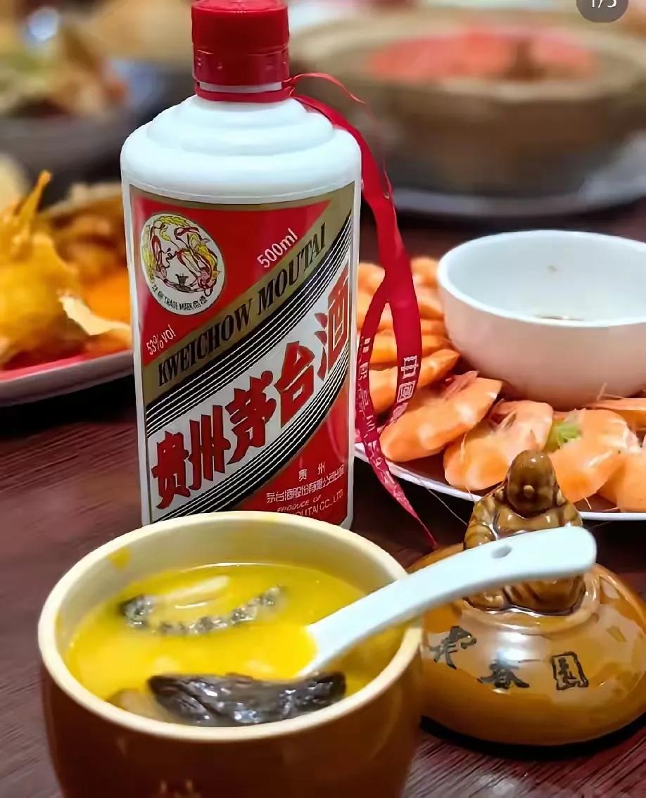 找了一个在小区当保安的活，忙了一天晚上有点累，就弄个几个小菜在保安室想两杯解解乏