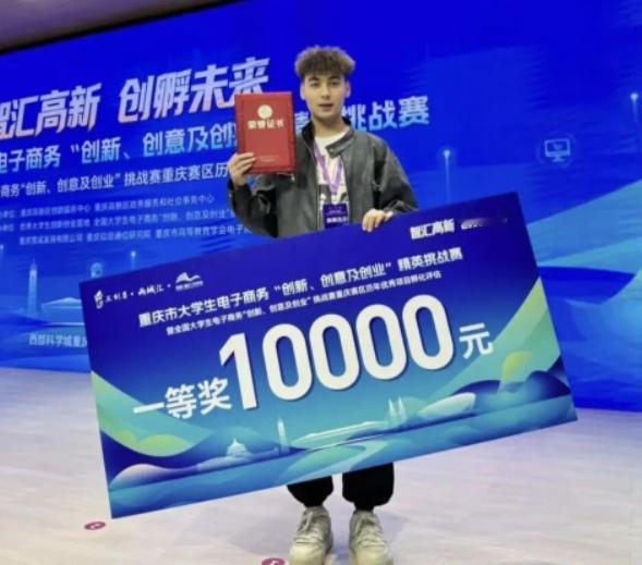 太暖心了！新疆小伙扛100斤自制切糕，跨3500公里上学送全班。和田小伙拉木花4