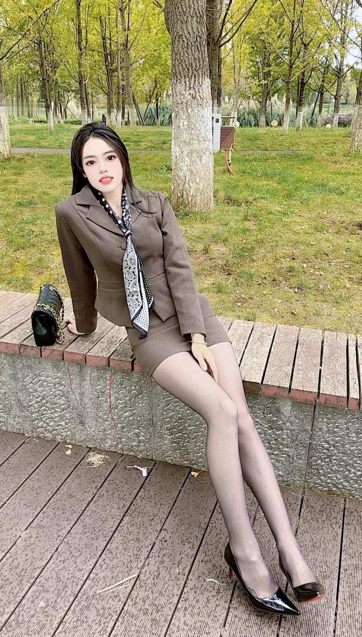 成年人最大的清醒。就是希望，但不指望，期待，但不等待。