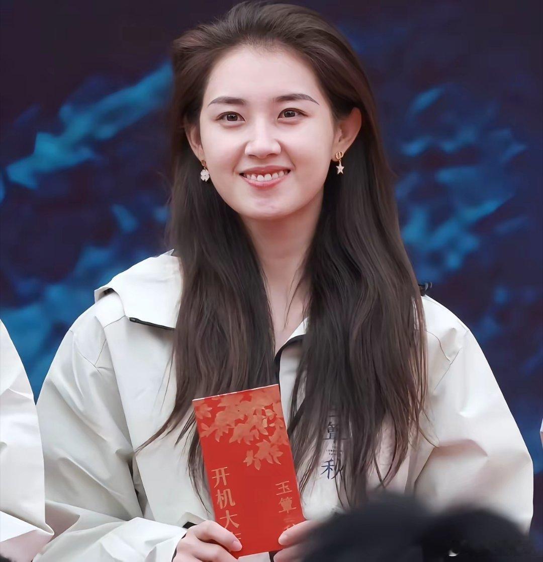 这么多短剧演员里面最开心的就是郭宇欣了其他短剧演员想拍长剧，都得上演戏综艺《无线