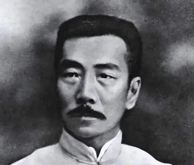 鲁迅先生：“当有一天，你发现周围的人变得客气了，不是他们善良了，也不是素质提高了