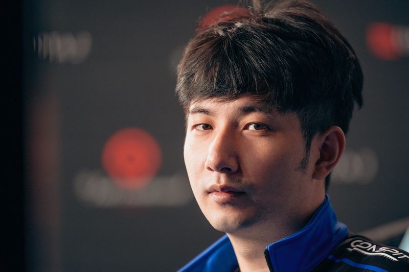 fy聊队员们的心态说自己心态其实还行，打比赛输了或者被弹幕喷一下都没什么，但最崩