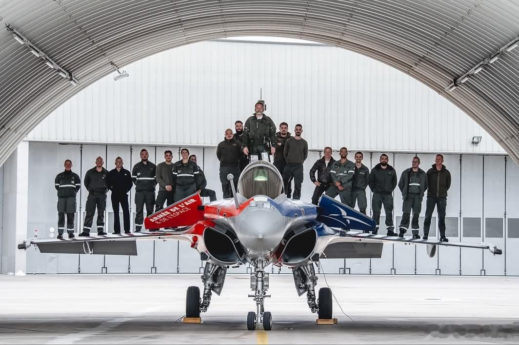 一架阵风战机可以搭载18名三哥，就问你怕不怕