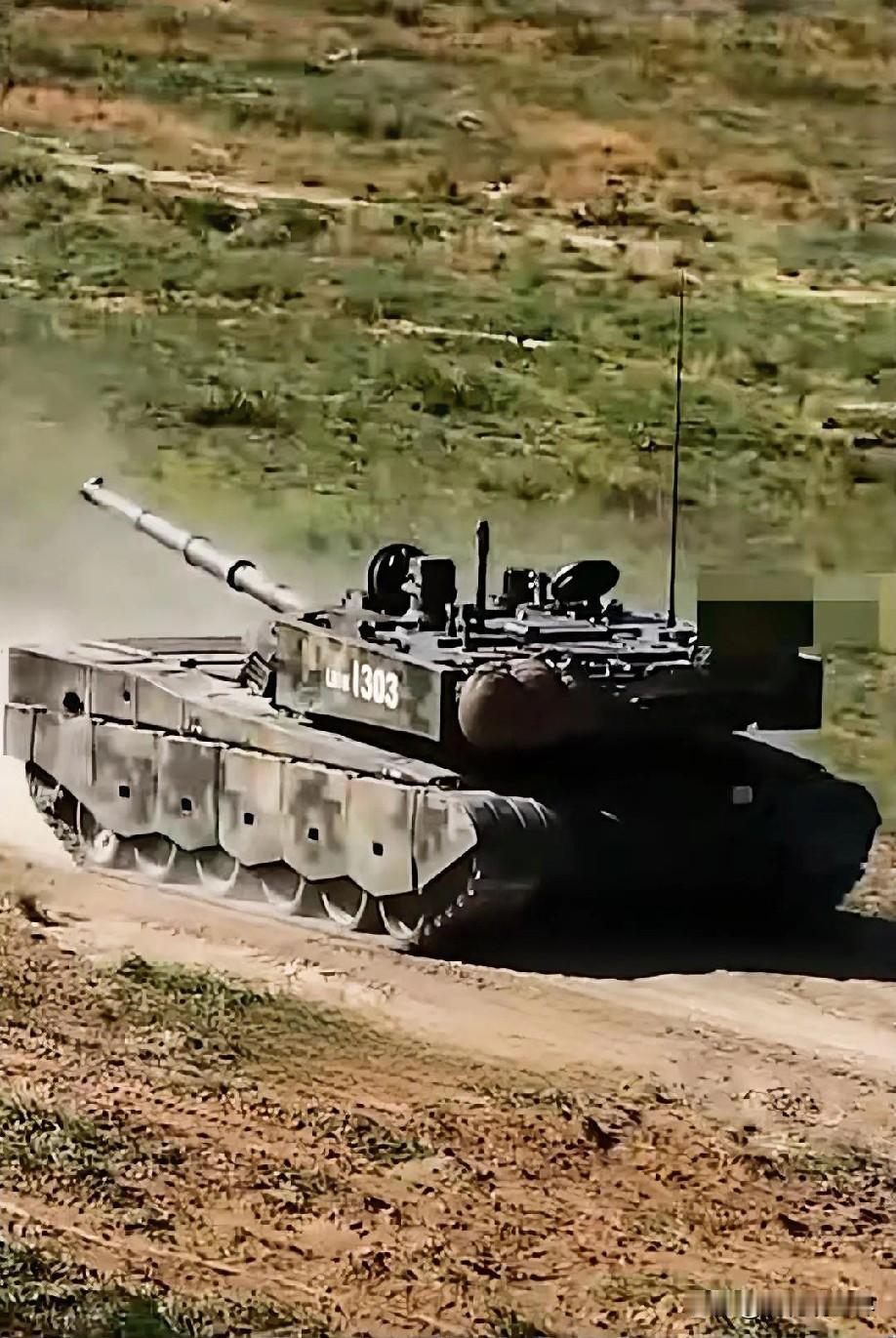 12月12日凌晨的最新消息，现在他来了，第一条：国产99B主战坦克公开亮相：陆战