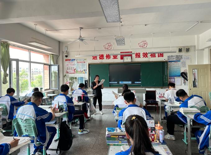 人口连年下降，为啥还要大建高中、扩招大学？教育部发布会最新官宣：将推动建设1