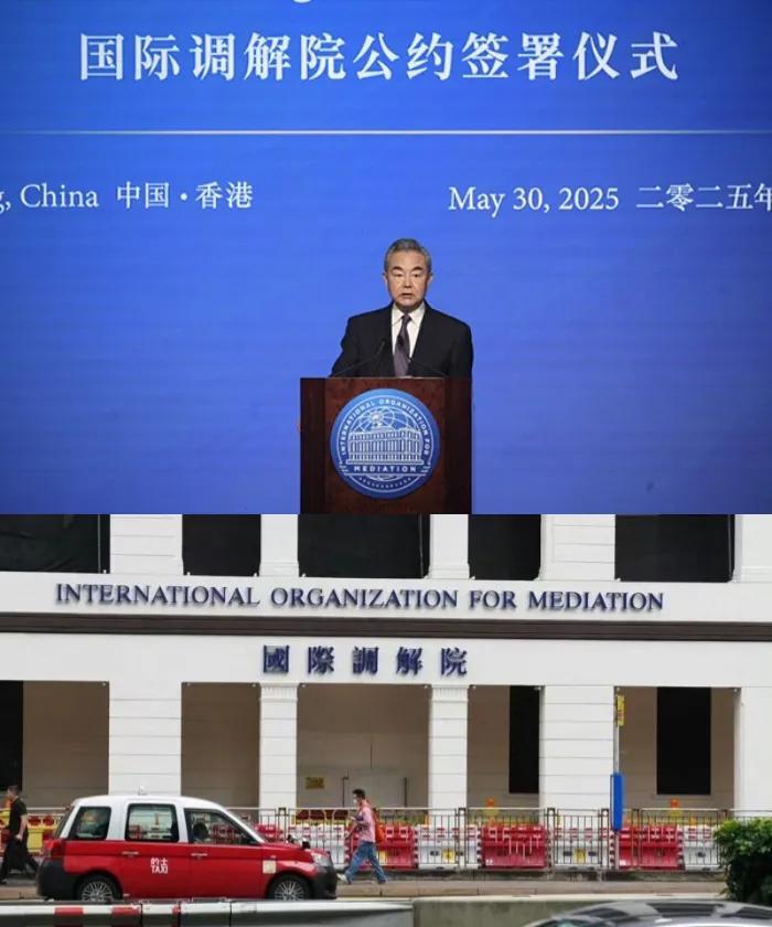 国际调解院有两个细节争议细心的朋友肯定发现了，在香港成立的国际调解院，所用的招