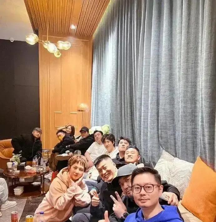 贾玲封神，公司崩盘！大碗娱乐正在上演现实版“喜剧的悲剧”。官网停更、公众号长