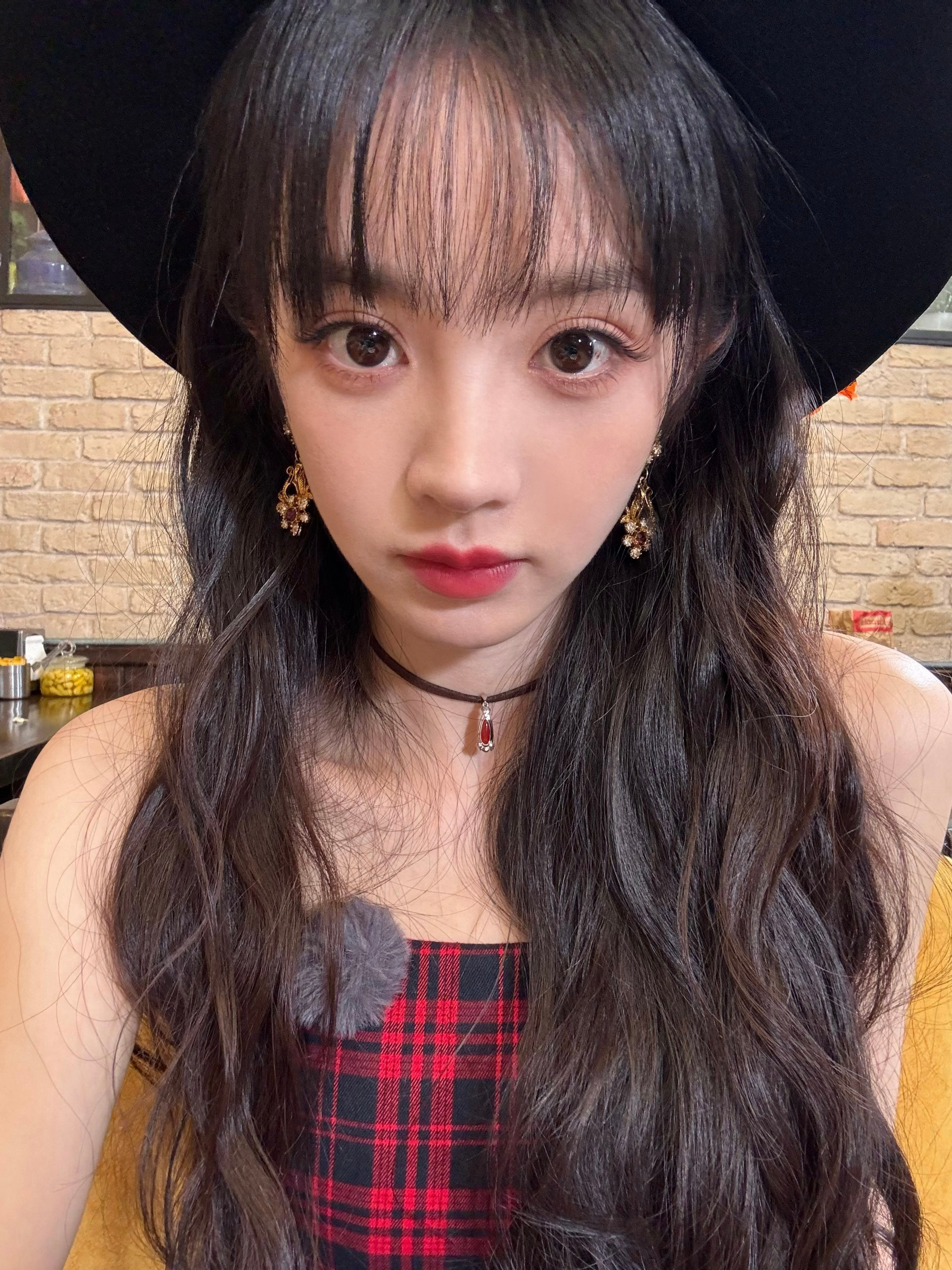 田曦薇绝美自拍这小脸蛋田曦薇全新造型甜包暖光