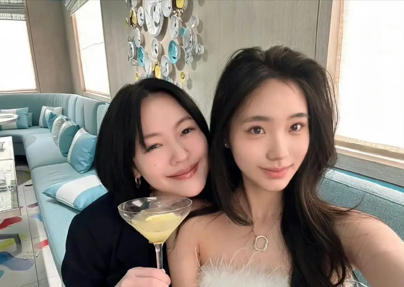 小S的女儿其实正在代替大s成为这个家族新的摇钱树。这家人还在重复相同的悲剧，把