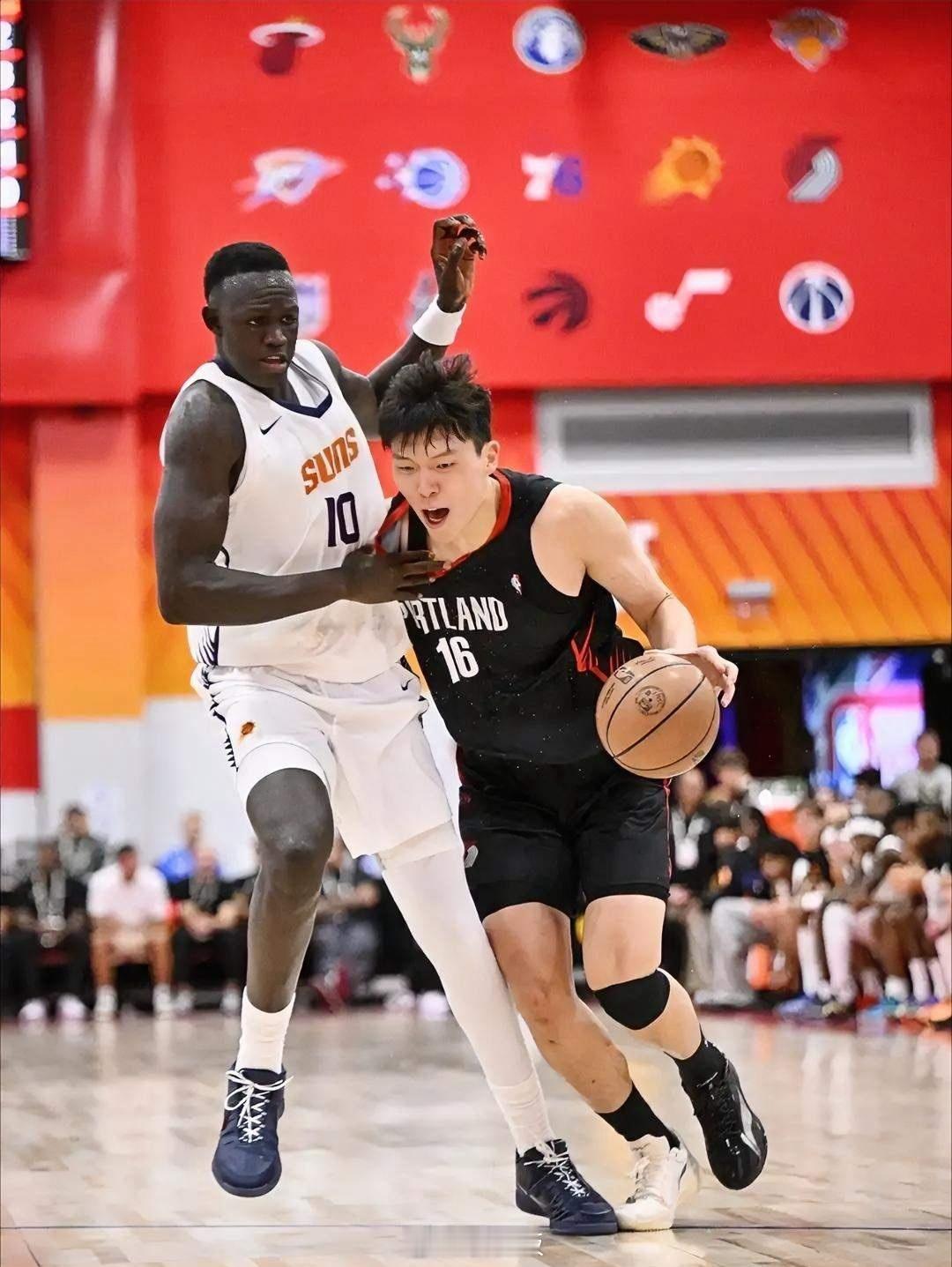 同样打完4场夏季联赛！！！差距一目了然！！！16号秀杨瀚森：场均出场24.3分钟