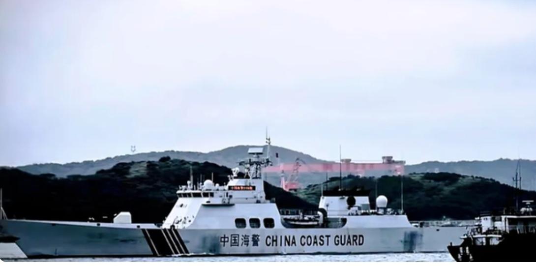 中国海警新型高速巡逻舰的亮相，标志着我国在海上执法力量上的重大突破。这款由南方造