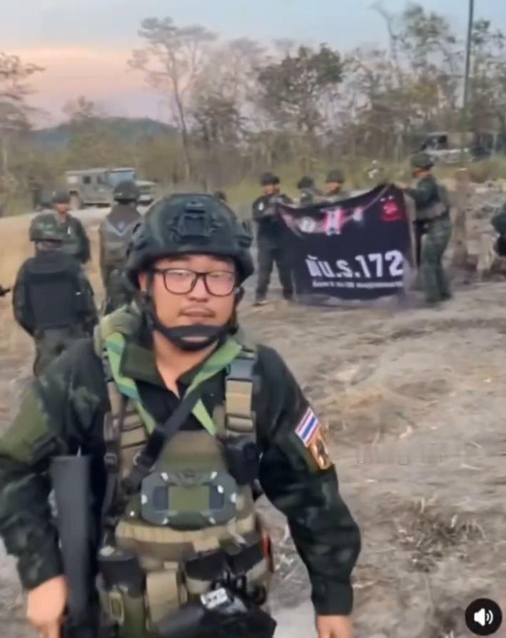 泰国皇家陆军在边境地区从柬埔寨军队手中夺取了一个军事阵地。准确报道了泰国皇家陆