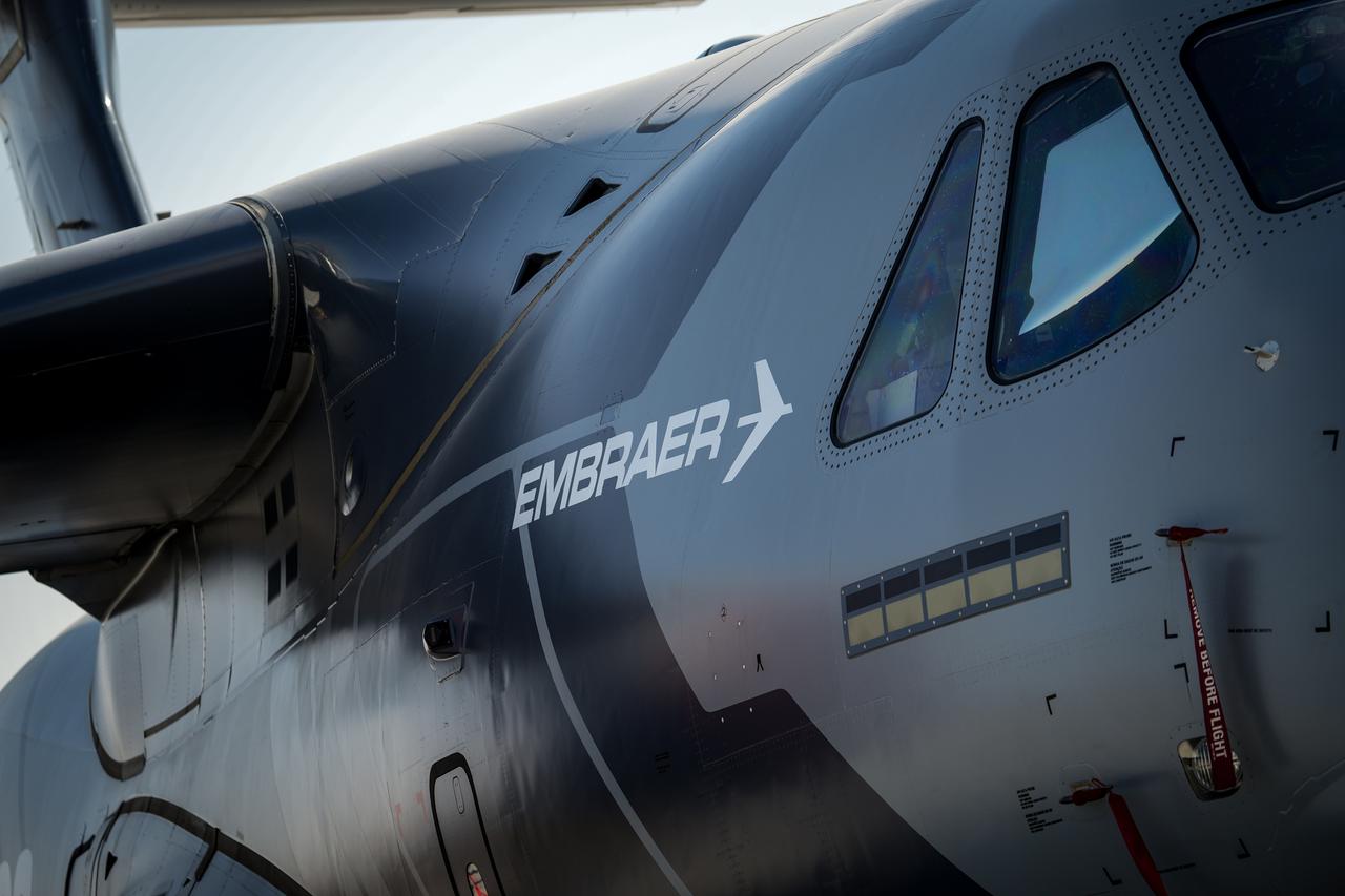 2025年迪拜航展上，巴航工业展出一架新涂装的KC-390，这是KC-390换新