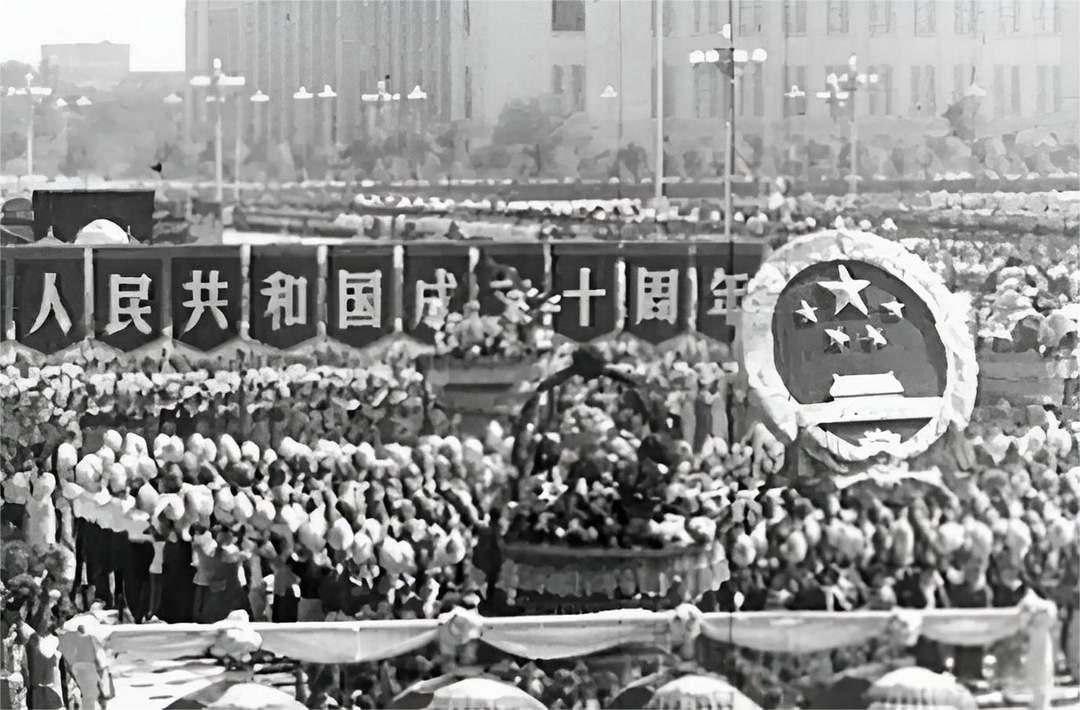 1959年国庆前夕，中央派人去河南找一个红军团长，县领导急了：我们这儿只有个马夫