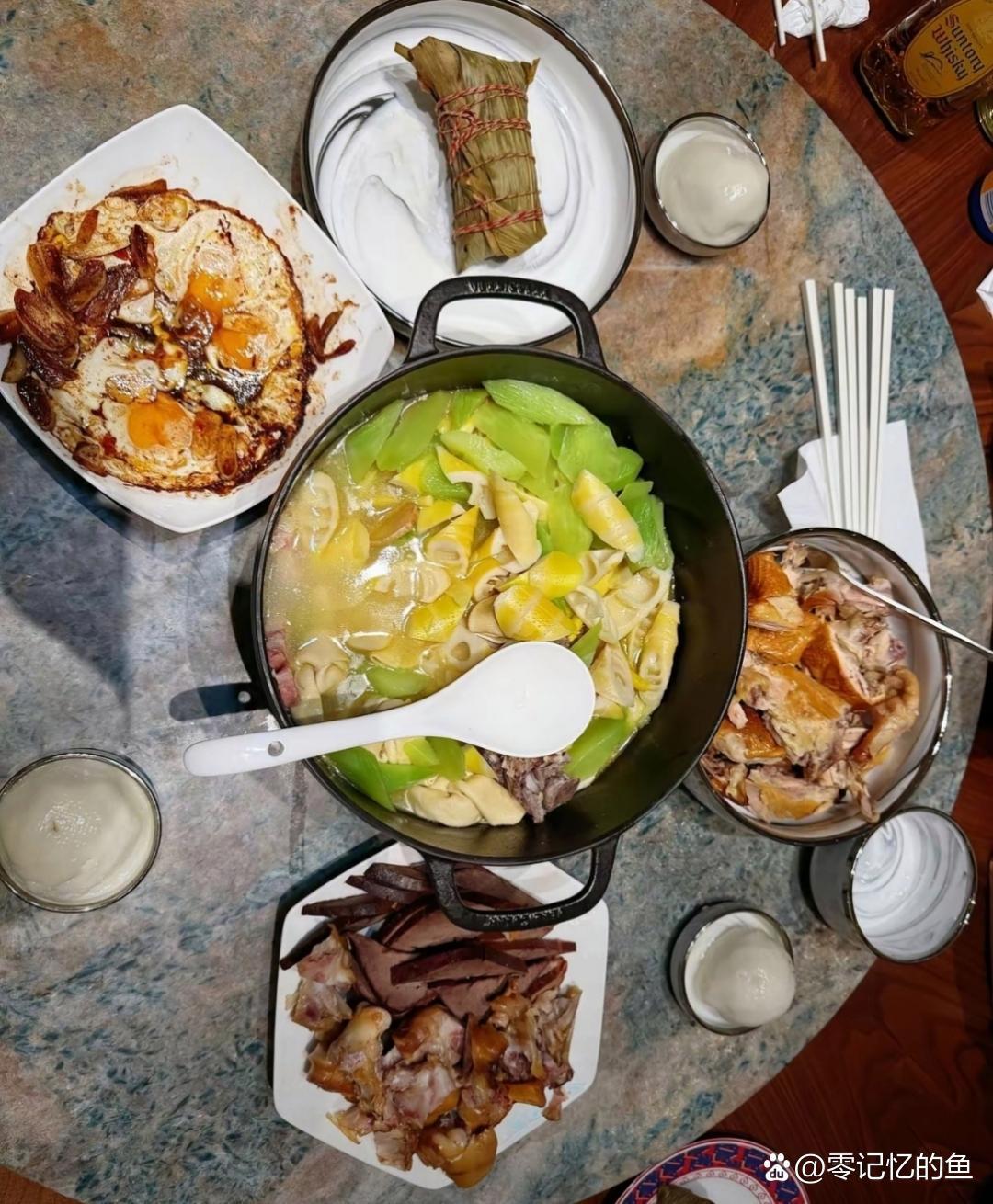 林允晒自己做的美食。