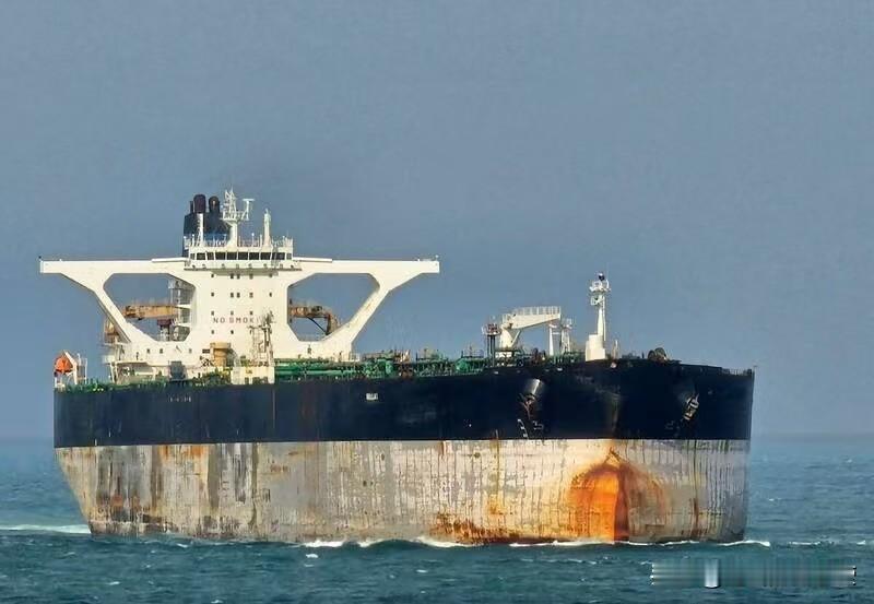 啥？俄罗斯被NTR了？1月7日，美国海豹突击队乘直升机突然降落在俄罗斯油轮“马