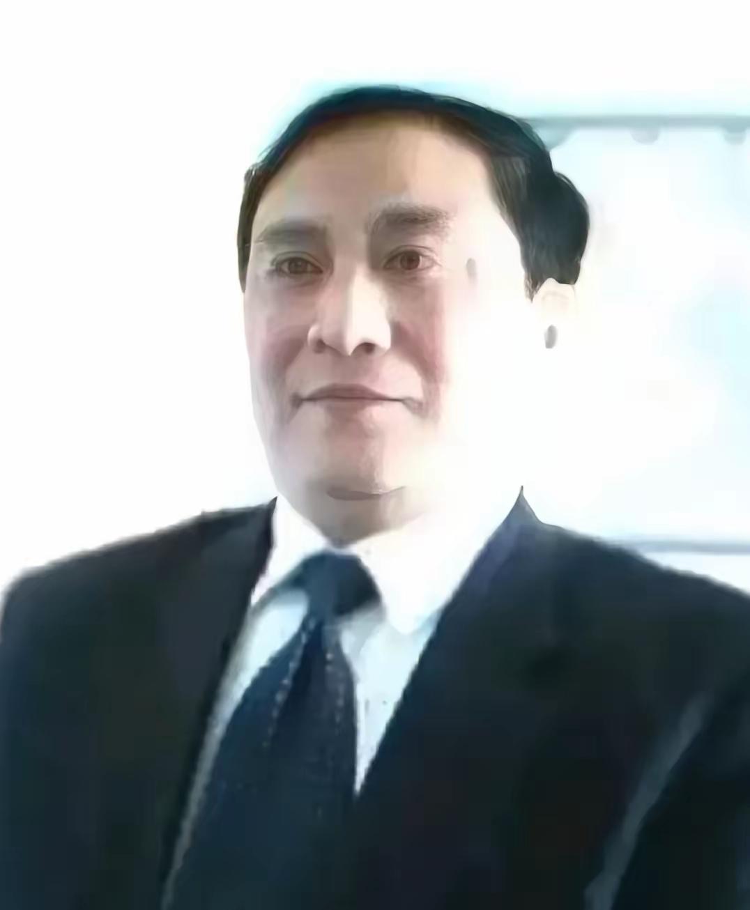 著名社会学家王竹森指出：国家是人民的，是无数革命先烈用鲜血和生命换来的。你手中的