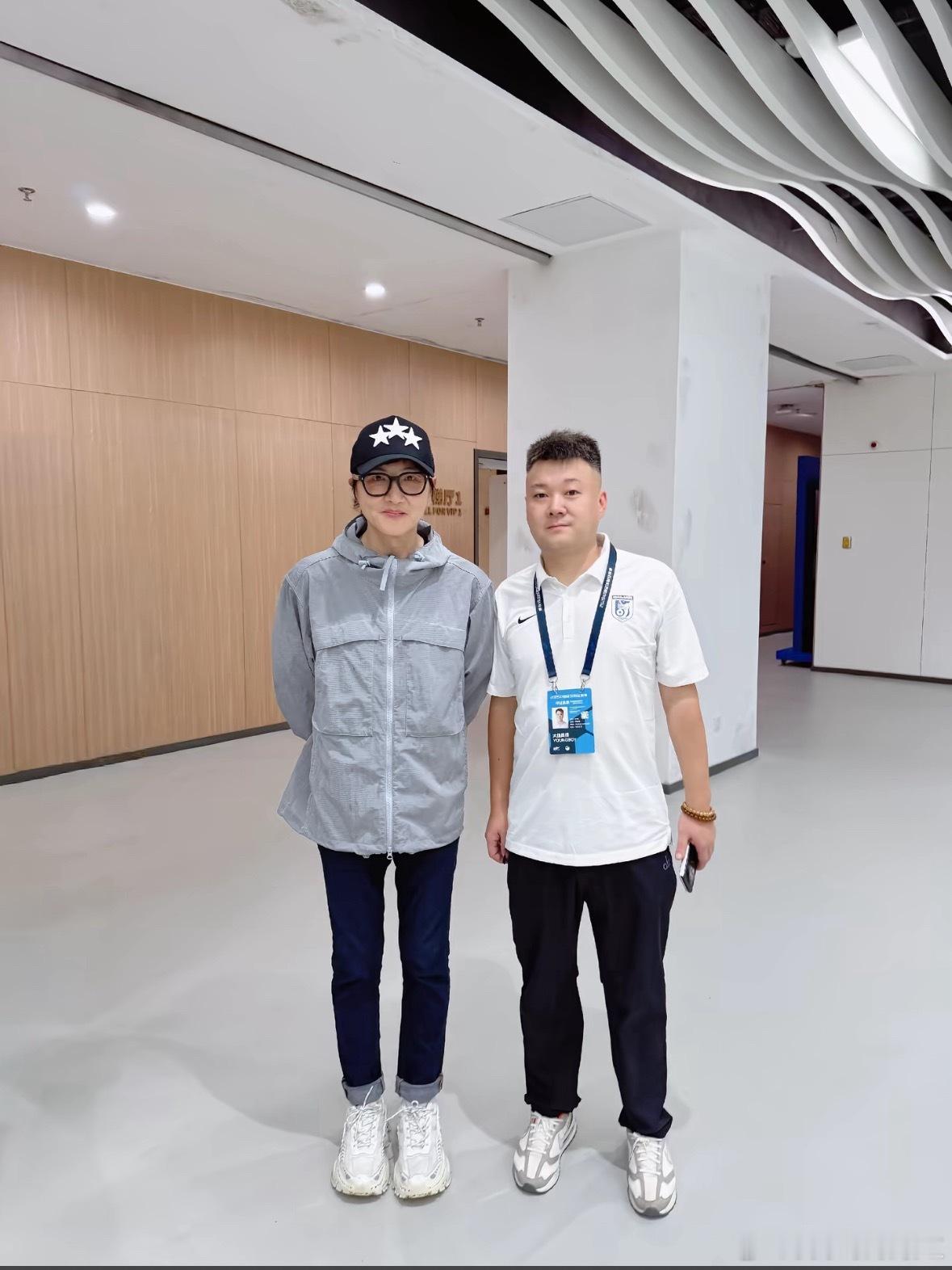 我还以为是谁家大姑娘呢。。。。怎么是孙楠​​​