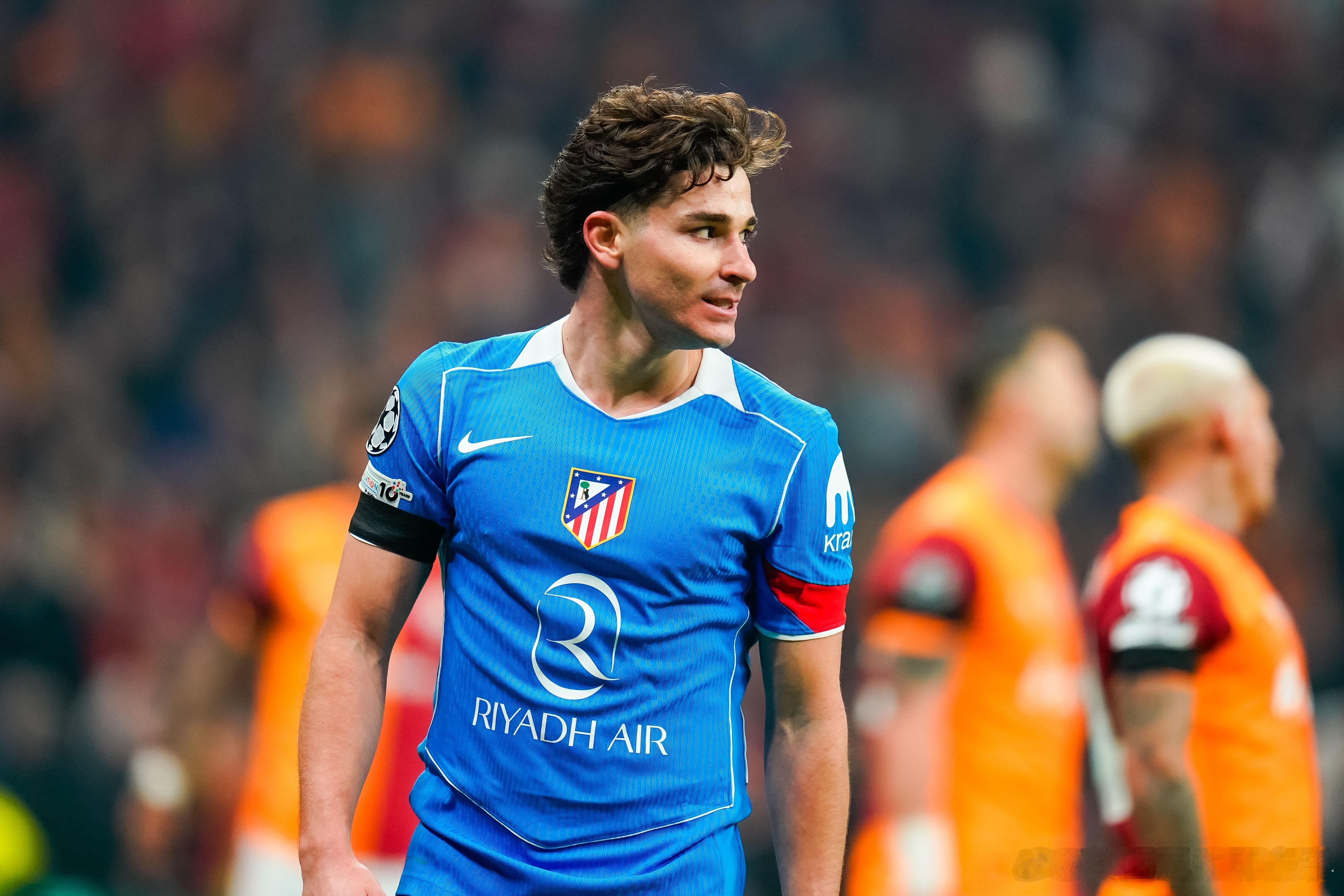 阿根廷记者乌戈・巴拉索：自己有接近阿尔瓦雷斯的消息源，证实小蜘蛛将加盟巴萨，转会