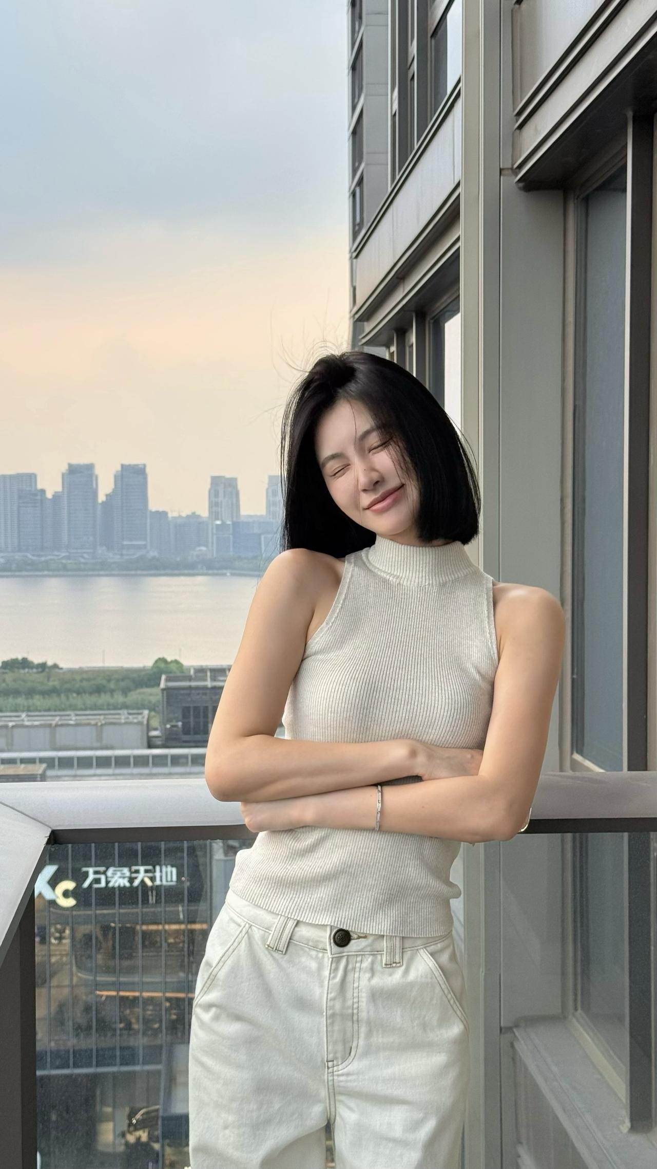 我依旧有剪短发的勇气但现在只想过平静的人生