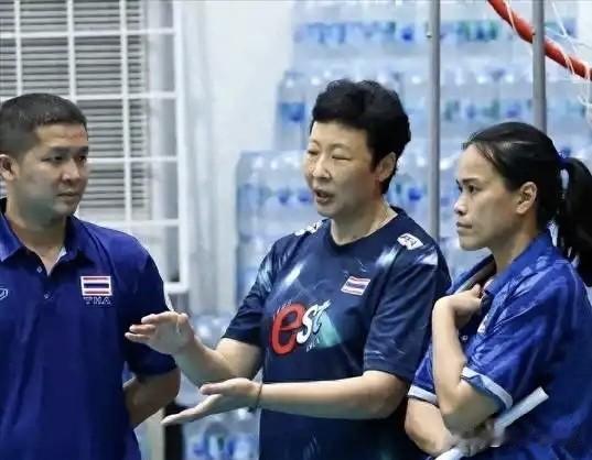冯坤带出优秀泰国二传，我们的二传还需成长冯坤自从加入泰国女排的领队，泰国女排的