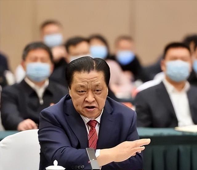 “我们不允许中国公司培养种鸡，如果不听，后果自负。”2019年，面对美国高管的