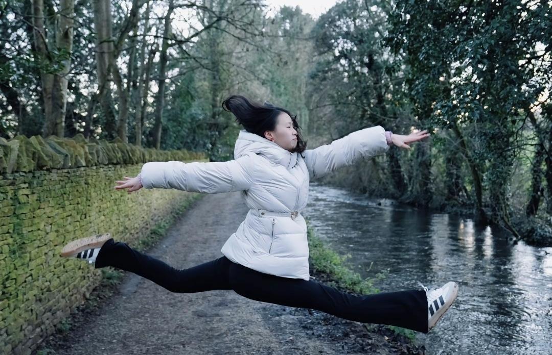 12月23日，陈芋汐分享了在意大利游玩的照片，总共分享了16张图片，每张图片都是