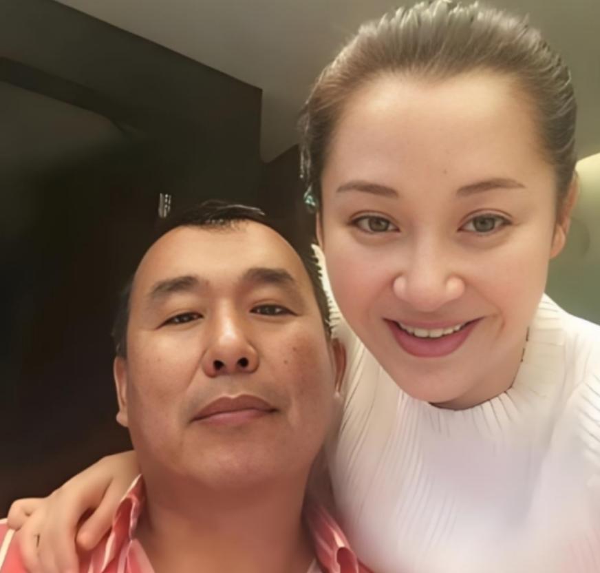 1997年，已有家室的富商刘波追求许晴，豪掷3000万买下北京一座四合院，作为他