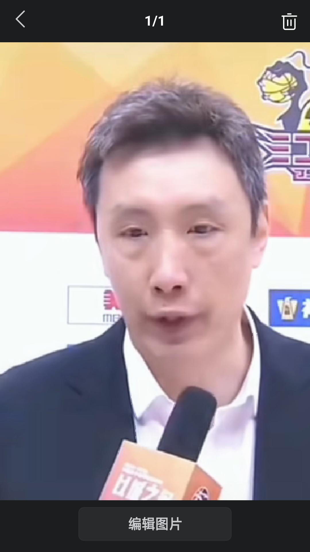 【近日江苏肯帝亚男篮主教练易立接受媒体采访时，谈到球队核心庞峥麟在国家队的表现。