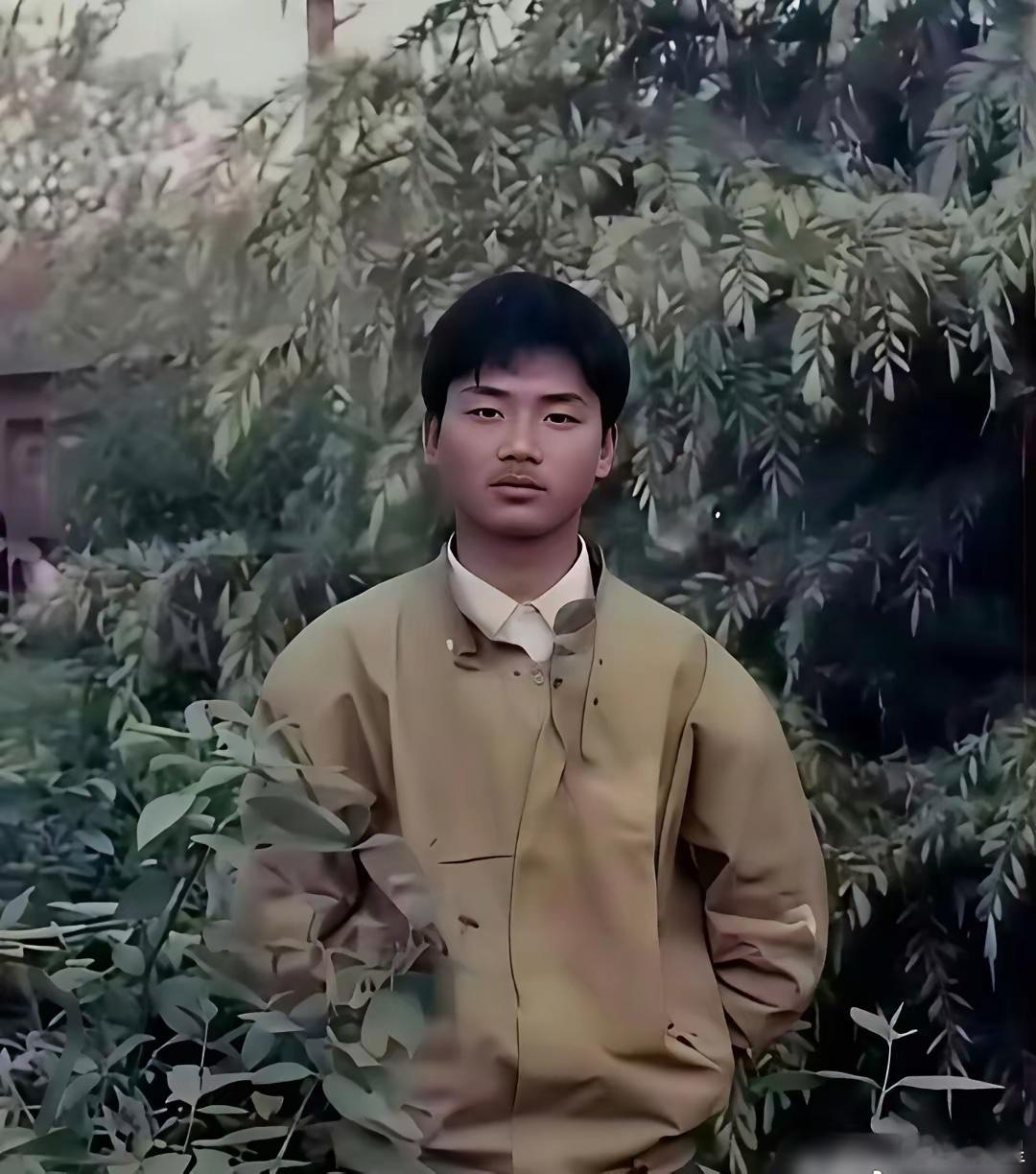 刘强东的18岁和章泽天的18岁极致的反差​​​
