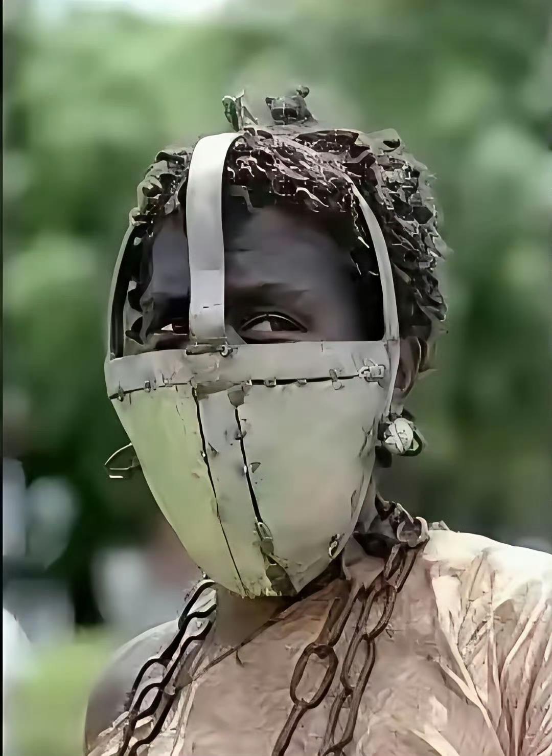 欧美白人的葡萄园为了防止工人偷吃葡萄，要他们戴上令人窒息的口罩，天天造谣别人强迫