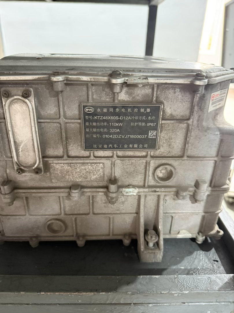 谁能想象，如今比亚迪同功率的电控，体积只有这个（2018年）的5分之1大了。