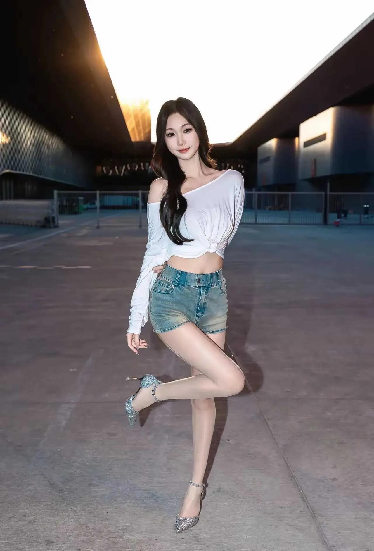  绝美身姿，桀飒气质！