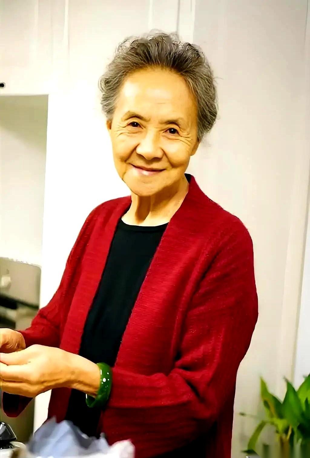 刷到一句话，差点没把我手机扔了。说，另一半出轨，只要你没看见，俩人就依旧恩爱。