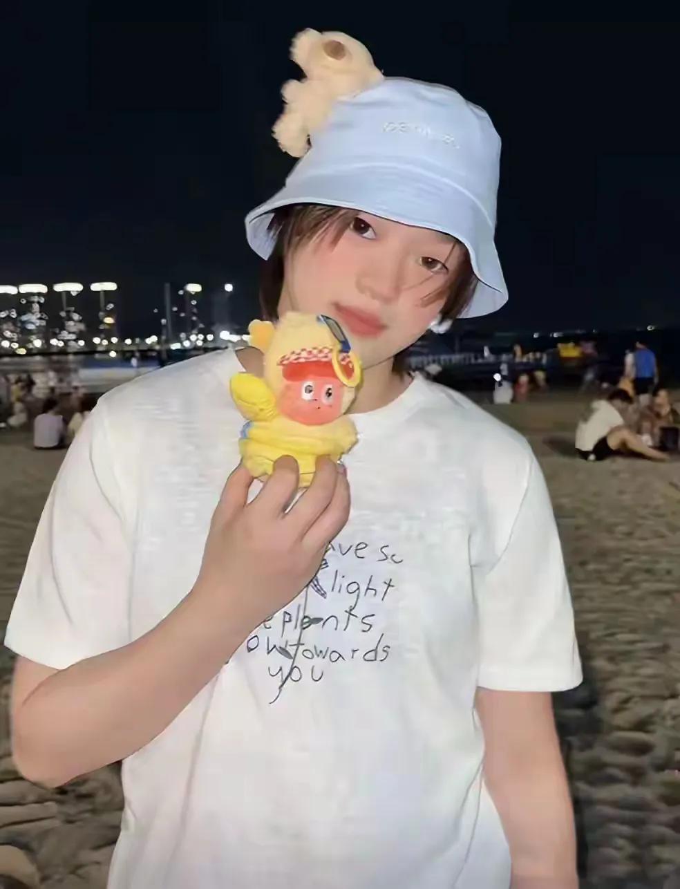 全红婵这姑娘，硬是把跳水跳成了教科书。说她给人上课，不如说她让不少人看清了，所谓