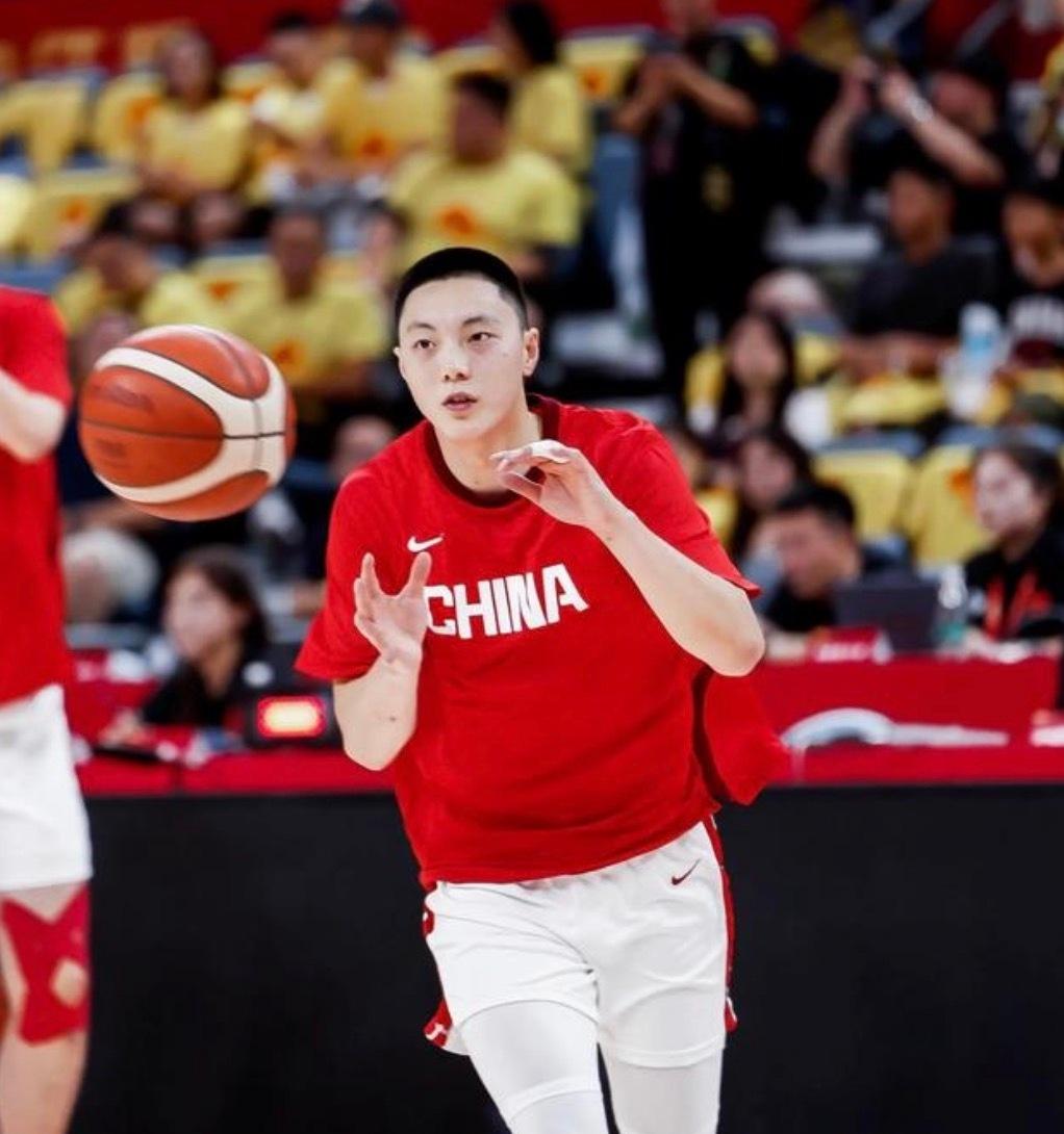 2场男篮热身赛打完！！中国男篮5位离队球员数据表现！！胡明轩、李悦洲:未上场