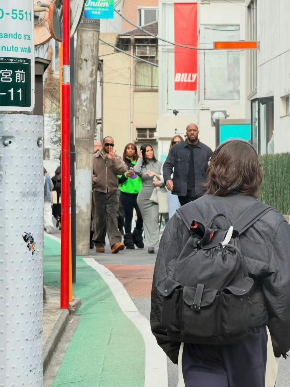 F1日本大奖赛，围场外的精彩也不要错过……图一：汉密尔顿这是自甘堕落？比赛期间