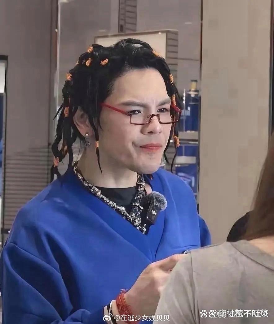 郭碧婷的世界终于塌了！现在我一点也不羡慕当什么阔太了，因为但凡她有点地位，就会管