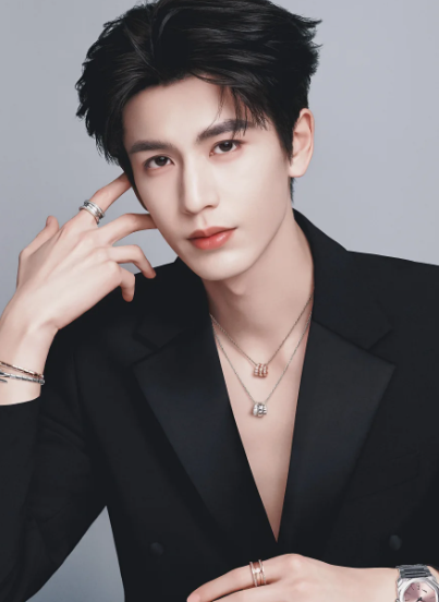 终于看懂这里大浴缸的用处导演拍得太隐晦了黑白象征着男和女，阴阳调和，合体，这画