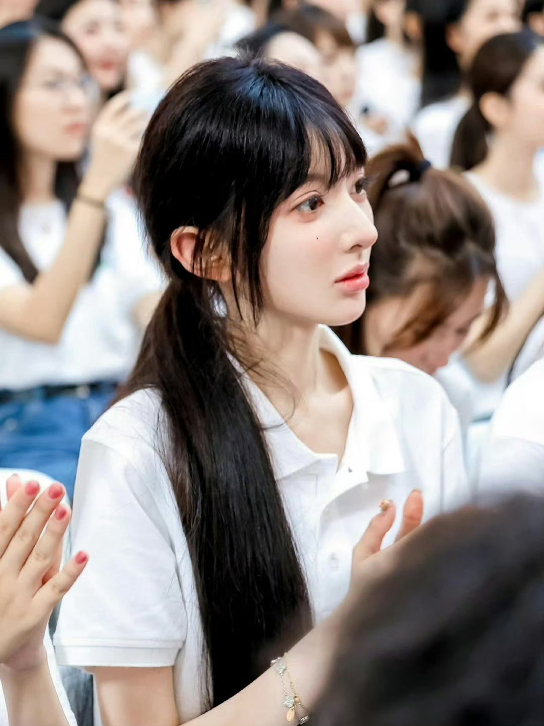 被擦妆5次的艺考女生，亮相中传开学典礼